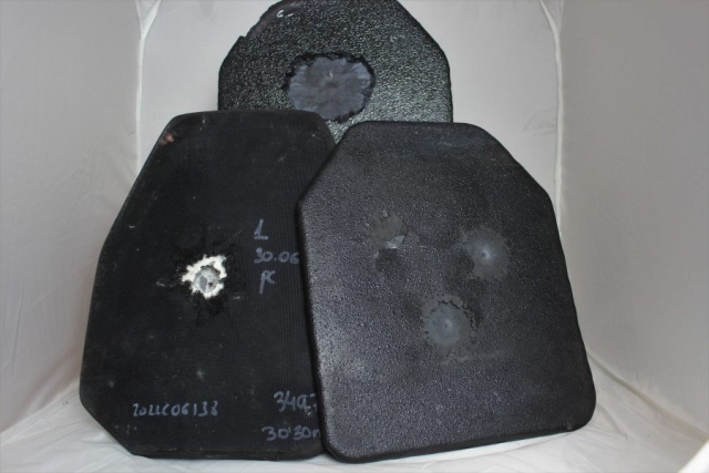 Beschossene Schutzplatten