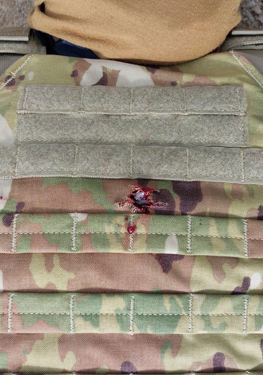 Plate Carrier mit Einschusslöcherns